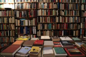 大量の本のイメージ20250829