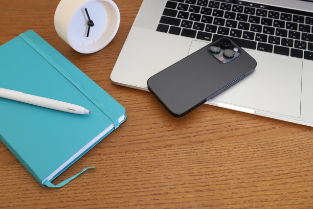 パソコンスマホビジネスイメージ20260115