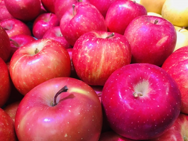 山積みのリンゴのイメージ20260206